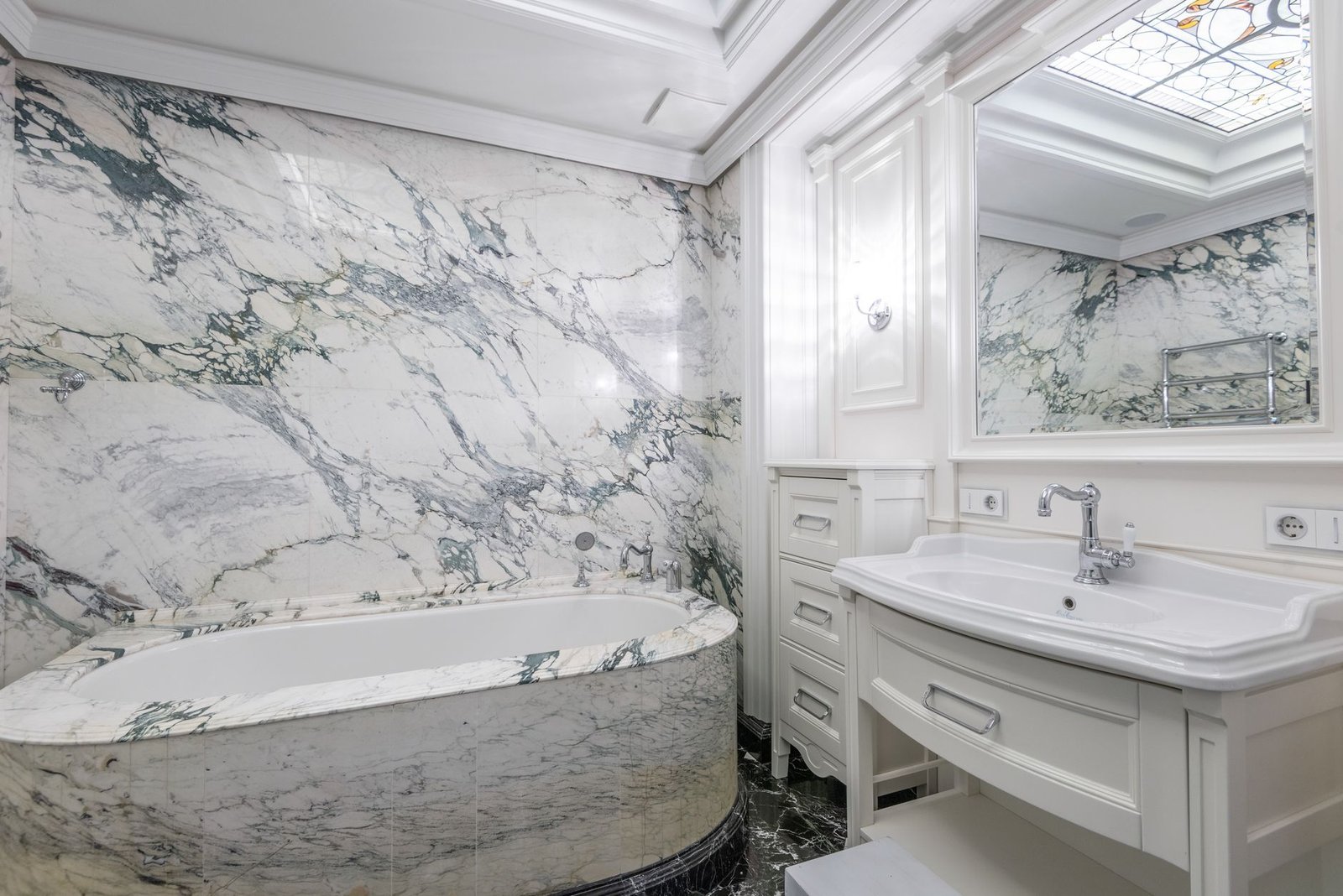 Choosing Bathroom Materials That Still Look Good in Five Years