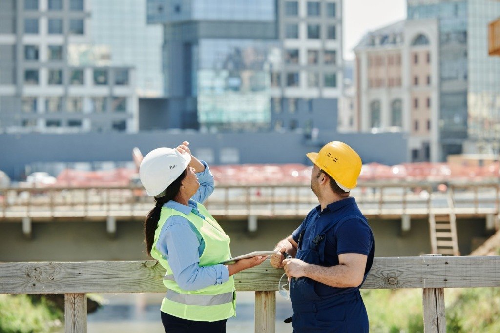 How Interior Designers Coordinate with Contractors and Architects